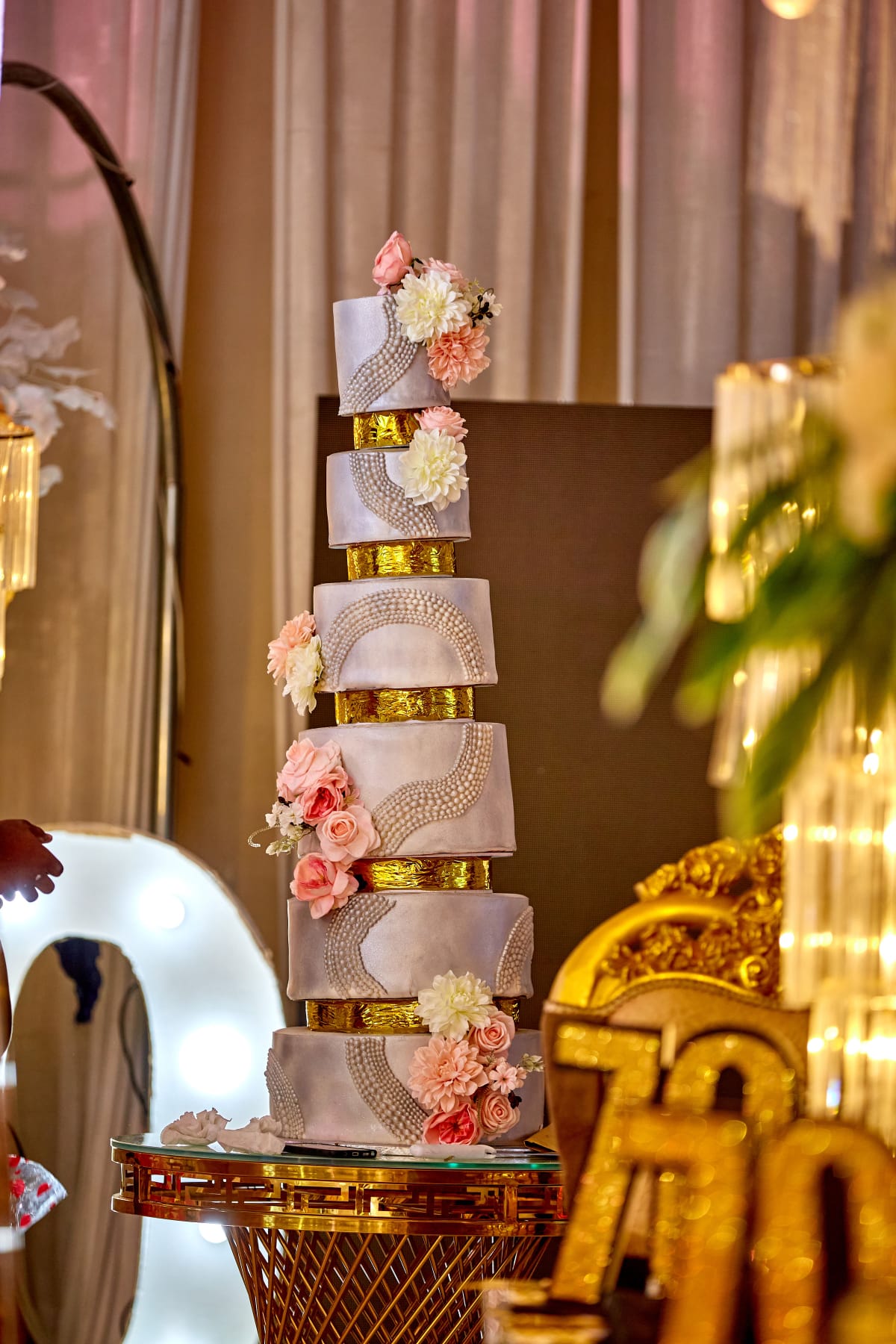 The six-tier centrepiece cake
