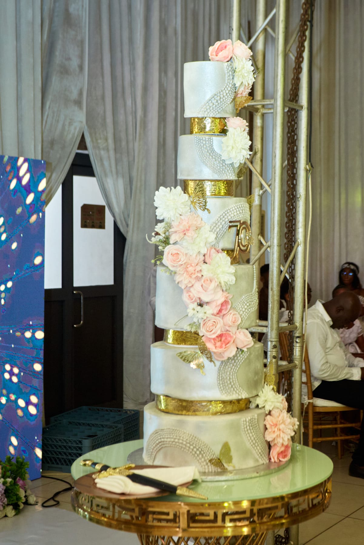 Patisserie, detailed in gold