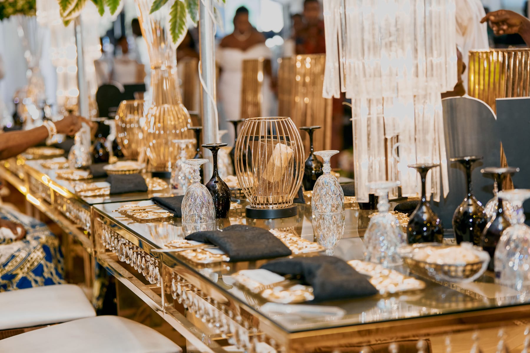 Gold mirrored tablescapes